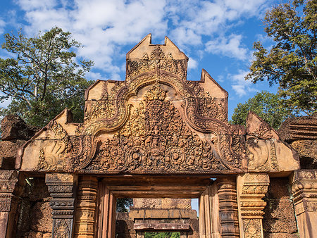 simsearch:6119-07845590,k - The terracotta-colored sandstone temple of Banteay Srei, Angkor, UNESCO World Heritage Site, Siem Reap, Cambodia, Indochina, Southeast Asia, Asia Photographie de stock - Premium Libres de Droits, Code: 6119-09203139