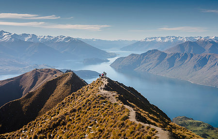 simsearch:6119-09202975,k - Hikers enjoying the view from the Roys Peak hiking trail near Wanaka, Otago, South Island, New Zealand, Pacific Photographie de stock - Premium Libres de Droits, Code: 6119-09203282