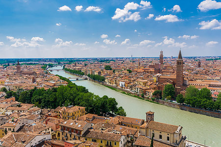 simsearch:6119-09203007,k - Adige River view with bridges, traditional buildings and church bell towers on river banks, Verona, Veneto, Italy, Europe Photographie de stock - Premium Libres de Droits, Code: 6119-09203334