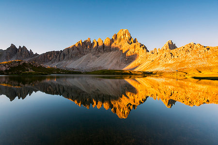 simsearch:6119-09252596,k - Alpine lake in the morning, Laghi dei Piani, Tre Cime di Lavaredo Natural Park, Dolomites, Bolzano Province, Trentino-Alto Adige, Italy, Europe Foto de stock - Sin royalties Premium, Código: 6119-09203444