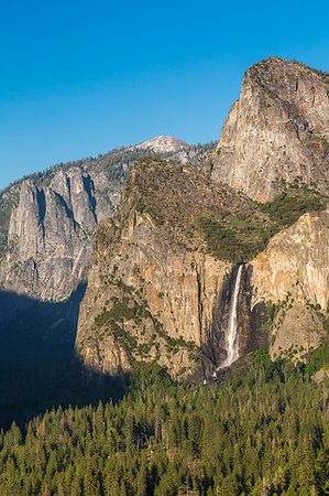 Yosemite Valley and Bridalveil Fall from Tunnel View, Yosemite National Park, UNESCO World Heritage Site, California, United States of America, North America Photographie de stock - Premium Libres de Droits, Code: 6119-09203643