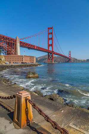 simsearch:6119-07651827,k - View of Golden Gate Bridge and Fort Point from Marine Drive, San Francisco, California, United States of America, North America Photographie de stock - Premium Libres de Droits, Code: 6119-09203634