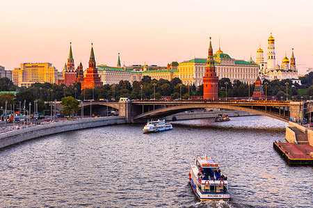 russian river - Moscow River and the Kremlin, UNESCO World Heritage Site, in early evening light, Moscow, Russia, Europe Photographie de stock - Premium Libres de Droits, Code: 6119-09214076