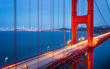 simsearch:6119-07651827,k - View of Golden Gate Bridge from Golden Gate Bridge Vista Point at dusk, San Francisco, California, United States of America, North America Photographie de stock - Premium Libres de Droits, Code: 6119-09214185