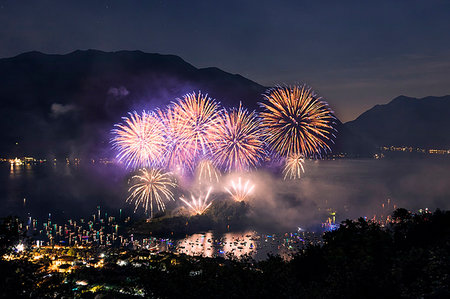 Fireworks display, Ossuccio, Isola Comacina, Lake Como, Lombardy, Italian Lakes, Italy, Europe Stock Photo - Premium Royalty-Free, Code: 6119-09228561