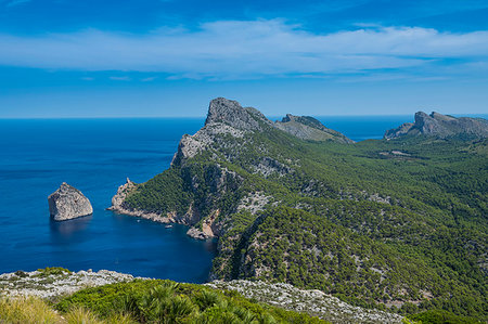 simsearch:6119-09161686,k - View over Cala Formentor beach, Cap Formentor, Mallorca, Balearic Islands, Spain, Mediterranean, Europe Photographie de stock - Premium Libres de Droits, Code: 6119-09228573