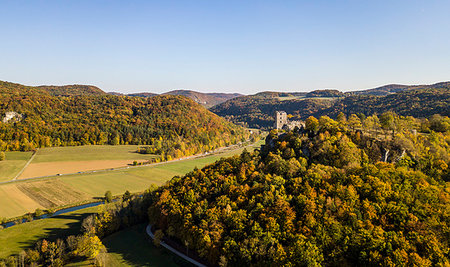 simsearch:6119-09228616,k - Aerial of castle Neideck in autumn, Streitberg, Franconian Switzerland, Bavaria, Germany, Europe Foto de stock - Sin royalties Premium, Código: 6119-09228604