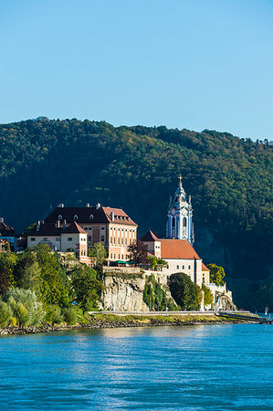 View over Durnstein on the Danube, Wachau, UNESCO World Heritage Site, Austria, Europe Photographie de stock - Premium Libres de Droits, Code: 6119-09228605