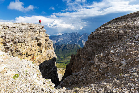 simsearch:6119-08062097,k - Hiker looks towards Marmolad, Piz Pordoi, Pass Pordoi, Fassa Valley, Trentino, Dolomites, Italy, Europe Stockbilder - Premium RF Lizenzfrei, Bildnummer: 6119-09228742