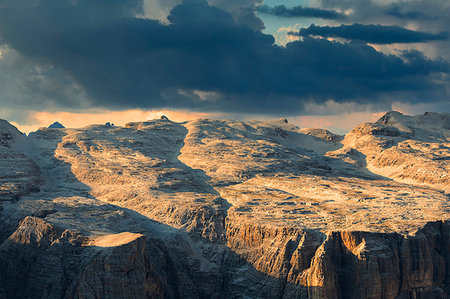 Sunset on Sella Plateau, Piz Pordoi, Pordoi Pass, Fassa Valley, Trentino, Dolomites, Italy, Europe Photographie de stock - Premium Libres de Droits, Code: 6119-09228750