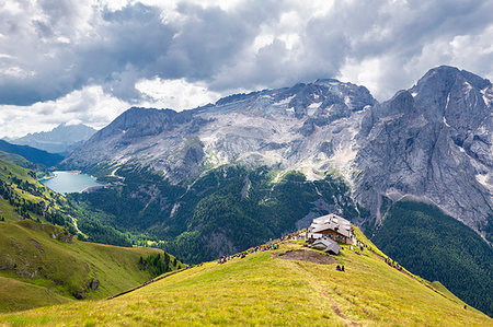 Viel del Pan Refuge with Marmolada in the background, Pordoi Pass, Fassa Valley, Trentino, Dolomites, Italy, Europe Photographie de stock - Premium Libres de Droits, Code: 6119-09228788