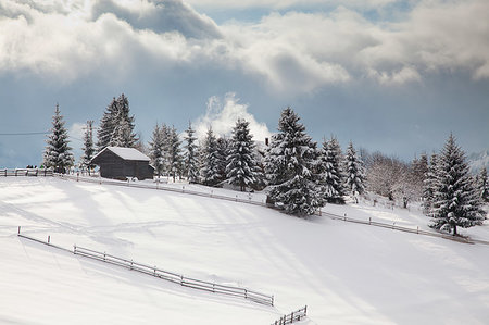 simsearch:6119-09228616,k - Snowy winter landscape in the Carpathians, Tihuta Pass, Romania, Europe Foto de stock - Sin royalties Premium, Código: 6119-09228729