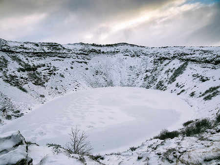 simsearch:6119-09228616,k - Kerid Crater, a frozen lake occupying a Volcano, Iceland, Polar Regions Foto de stock - Sin royalties Premium, Código: 6119-09228875