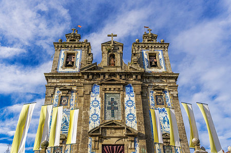 simsearch:6119-09228836,k - Facade of Igreja de Santo Ildefonso (Church of St. Ildelfonso) with azulejo blue and white painted ceramic tiles, Porto, Portugal, Europe Photographie de stock - Premium Libres de Droits, Code: 6119-09228819