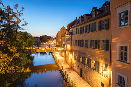 simsearch:6119-09156428,k - Buildings along River Regnitz at dusk, Bamberg, UNESCO World Heritage Site, Bavaria, Germany, Europe Foto de stock - Royalty Free Premium, Número: 6119-09228988