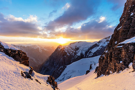 simsearch:6119-09147320,k - Tent at Camp 4 at 6100m on Peak Korzhenevskaya, 7105m, at sunset, Tajik National Park (Mountains of the Pamirs), UNESCO World Heritage Site, Tajikistan, Central Asia, Asia Foto de stock - Sin royalties Premium, Código: 6119-09228925