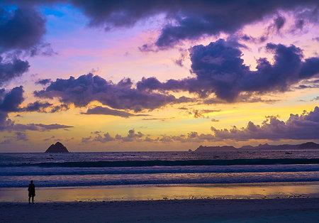 simsearch:700-03665790,k - Amazing twilight on Selong Belanak Beach, Lombok, Indonesia, Southeast Asia, Asia Foto de stock - Sin royalties Premium, Código: 6119-09229044