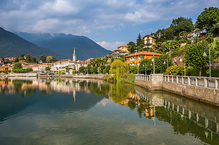 simsearch:6119-09228911,k - View of Mergozzo reflecting in Lake Mergozo, Piedmont, Italy, Europe Foto de stock - Sin royalties Premium, Código: 6119-09229037