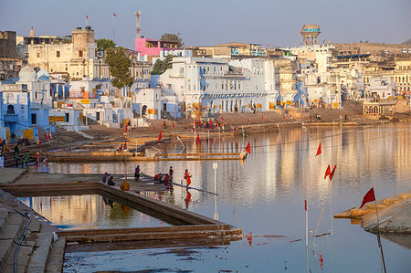 simsearch:6119-09238400,k - Pushkar Lake and bathing ghats, Pushkar, Rajasthan, India, Asia Photographie de stock - Premium Libres de Droits, Code: 6119-09238401