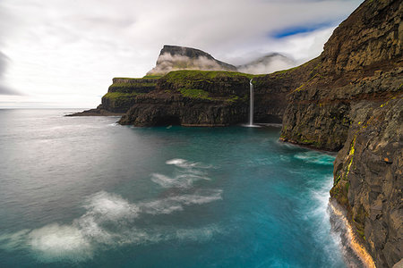 simsearch:6119-09161686,k - Waterfall of Gasadalur, Vagar island, Faroe Islands, Denmark, Europe Foto de stock - Sin royalties Premium, Código: 6119-09238658