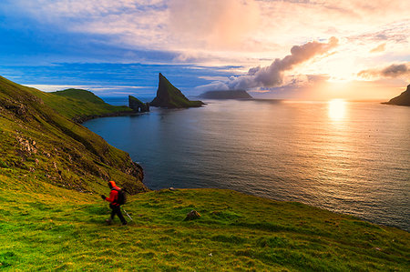 simsearch:6119-09161686,k - Trekker on the hiking trail to Drangarnir rock, Vagar island, Faroe Islands, Denmark, Europe Photographie de stock - Premium Libres de Droits, Code: 6119-09238614