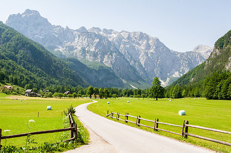 simsearch:6119-08841186,k - Alpine valley of Logarska Dolina, Slovenia, Europe Foto de stock - Sin royalties Premium, Código: 6119-09238773