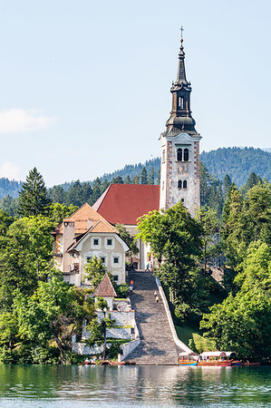 The Pilgrimage Church of the Assumption of Mary (Our Lady of the Lake), located on an island in Lake Bled, Slovenia, Europe Foto de stock - Royalty Free Premium, Número: 6119-09238778