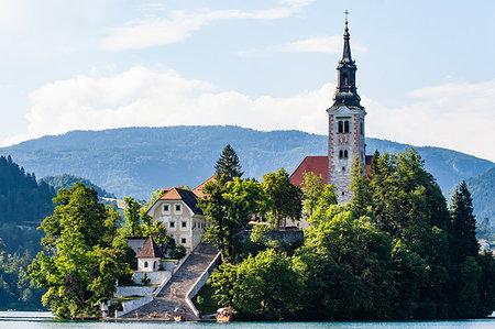 The Pilgrimage Church of the Assumption of Mary (Our Lady of the Lake), located on an island in Lake Bled, Slovenia, Europe Foto de stock - Royalty Free Premium, Número: 6119-09238779