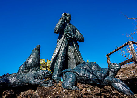 simsearch:6119-08268198,k - Charles Darwin statue, Cerro Tijeretas, San Cristobal (Chatham) Island, Galapagos, UNESCO World Heritage Site, Ecuador, South America Photographie de stock - Premium Libres de Droits, Code: 6119-09238817