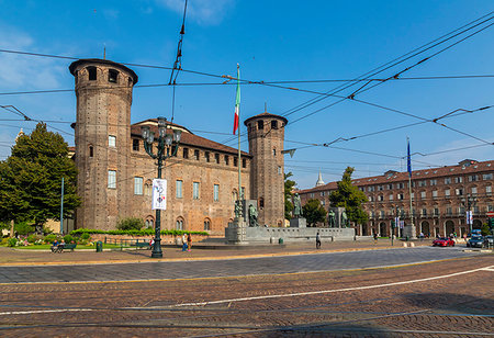 simsearch:841-09256378,k - View of Castle in Piazza Castello, Turin, Piedmont, Italy, Europe Foto de stock - Sin royalties Premium, Código: 6119-09239043