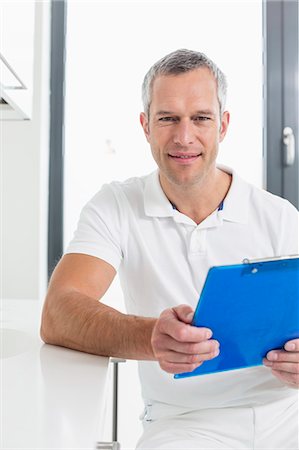 Doctor holding patient's record Stock Photo - Premium Royalty-Free, Code: 6121-07740484