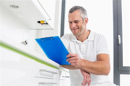 Doctor holding patient's record Stock Photo - Premium Royalty-Free, Code: 6121-07740485