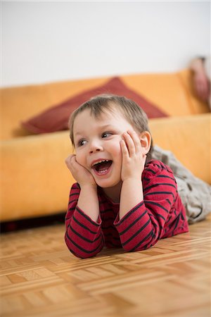 Boy having fun, smiling Photographie de stock - Premium Libres de Droits, Code: 6121-07740586