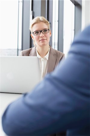Colleagues having counseling interview in office Photographie de stock - Premium Libres de Droits, Code: 6121-07740646
