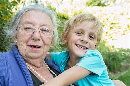 Portrait of grandmother with grandson, close-up Photographie de stock - Premium Libres de Droits, Code: 6121-07741210