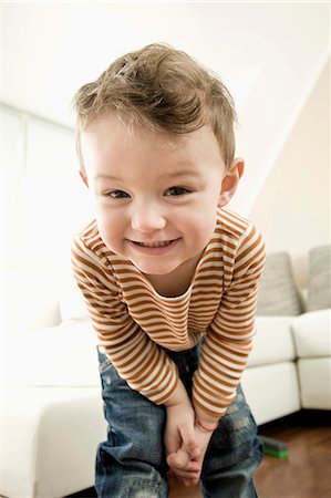 Portrait of boy smiling Photographie de stock - Premium Libres de Droits, Code: 6121-07741458