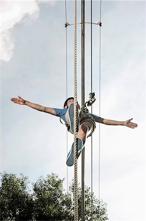 teenager balancing in a climbing crag Photographie de stock - Premium Libres de Droits, Code: 6121-07741878