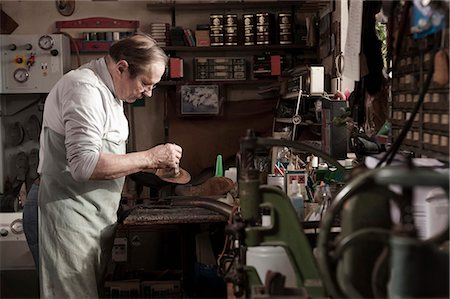 Cobbler working in workshop Stock Photo - Premium Royalty-Free, Code: 6121-07741887
