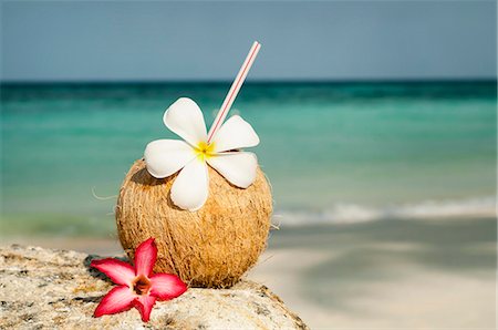 straw - coconut with cocktail at the beach, Koh Lipe, Thailand Stock Photo - Premium Royalty-Free, Code: 6121-07741944
