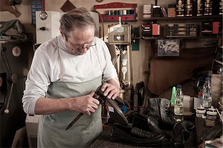Cobbler working in workshop Stock Photo - Premium Royalty-Free, Code: 6121-07741903