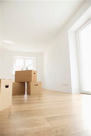 Empty room new apartment boxes moving in Stockbilder - Premium RF Lizenzfrei, Bildnummer: 6121-07809974