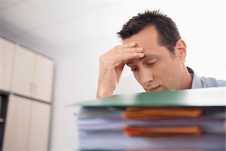 Man office stress working tax return worried Foto de stock - Sin royalties Premium, Código: 6121-07809901