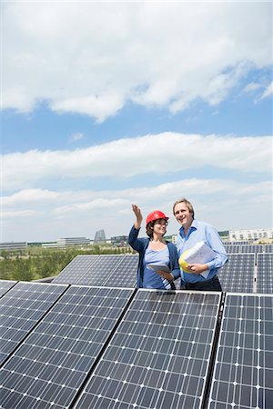 Photo-voltaic park architect female meeting client Photographie de stock - Premium Libres de Droits, Code: 6121-07810065
