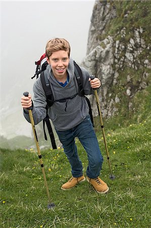 Teenage boy hiking in mountains Alps Foto de stock - Sin royalties Premium, Código: 6121-07810253