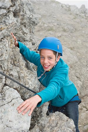 Smiling young teenager climbing helmet rope Foto de stock - Sin royalties Premium, Código: 6121-07810290