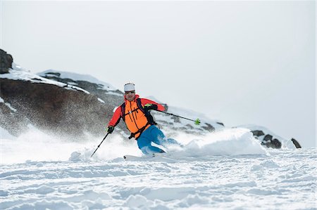 Man skiing downhill powder snow Alps Foto de stock - Sin royalties Premium, Código: 6121-07810328