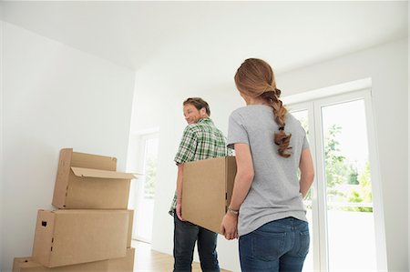 Cooperation working couple carrying boxes Stock Photo - Premium Royalty-Free, Code: 6121-07970092
