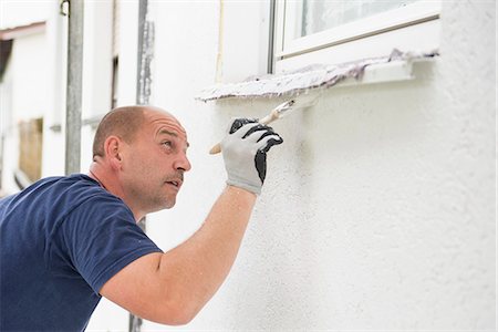 Man alone painting brush window wall house Stockbilder - Premium RF Lizenzfrei, Bildnummer: 6121-07970027