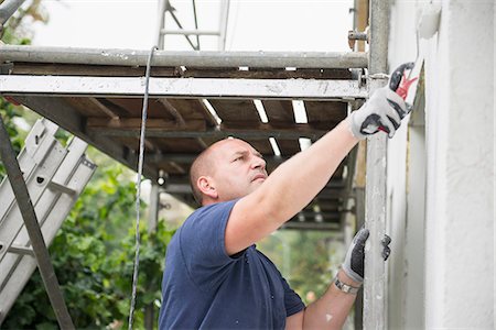 Man renovating wall outside house painting Stockbilder - Premium RF Lizenzfrei, Bildnummer: 6121-07970029