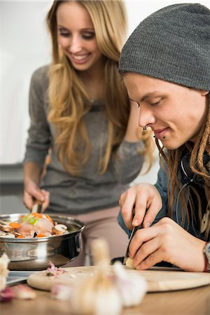 preparing food - Couple preparing food in the kitchen, Munich, Bavaria, Germany Stock Photo - Premium Royalty-Free, Code: 6121-07992575